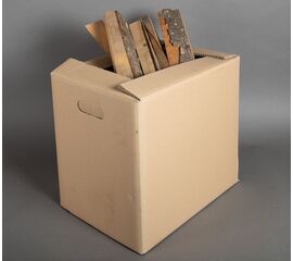 Kammergetrocknetes Buchenbrennholz in 25 cm Scheiten, verpackt in einer 12-kg-Kartonschachtel. Ideal für umweltfreundliche Wärme bei Grillabenden und in kleinen Feuerstellen