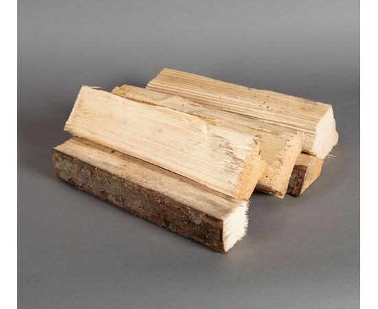 Gespaltenes Nadelholz mit 50 cm Länge, aus Fichte, Tanne und Lärche, ideal für große Feuerstellen, bietet helles Licht und langanhaltende Wärme